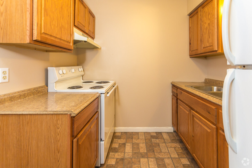 2BR, 1BA - Oak Glen Apartments