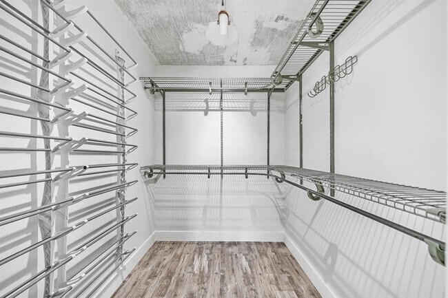 Building Photo - 3051 NE 48th St