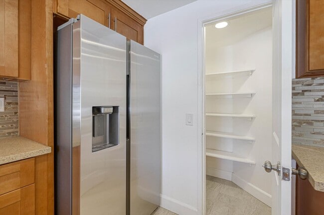 Building Photo - 4041 Alonzo Ave