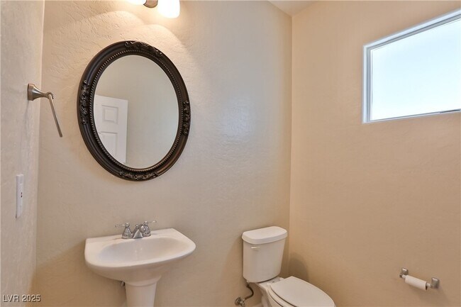 Building Photo - 2687 Bothwell Pl