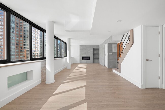 Building Photo - 224 E 52nd St