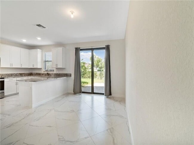 Building Photo - 13056 Anthorne Ln