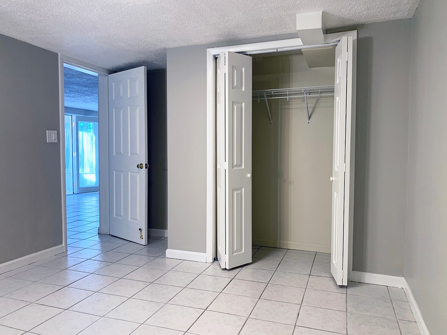 Building Photo - 353 Hillside St