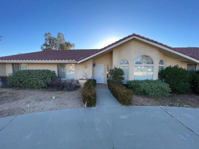 Primary Photo - 4 BEDROOM APPLE VALLEY HOME