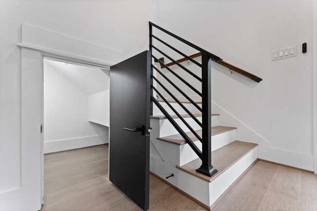 Building Photo - 4303 Buck St