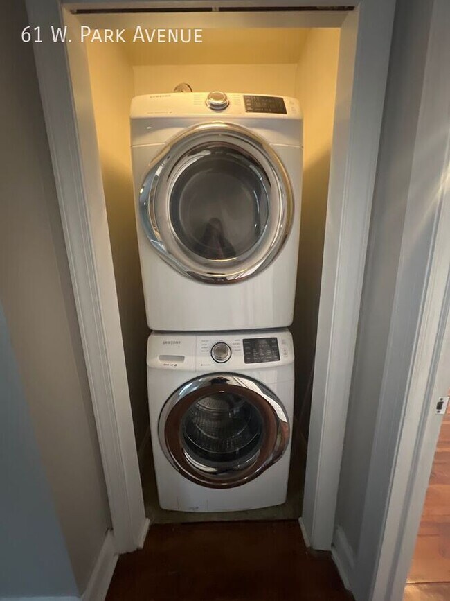 Building Photo - 61 W Park Ave