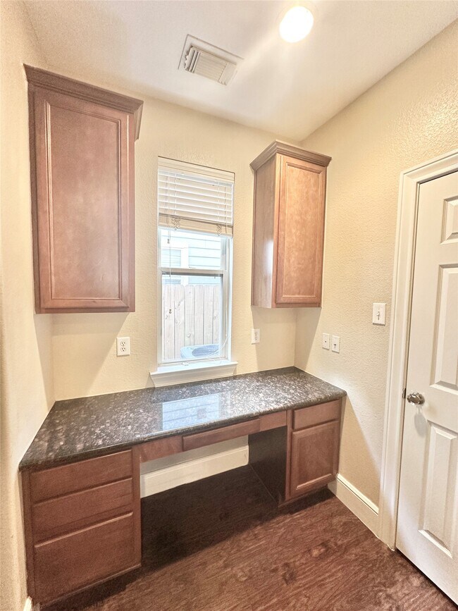 Building Photo - 43 Panterra Way