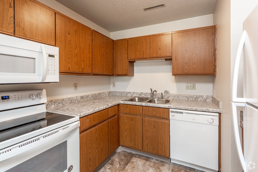 3BR - Kitchen - 225 N Hyland Ave