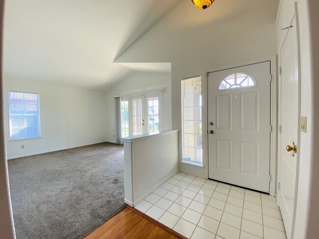 Building Photo - Lovely Galt Home
