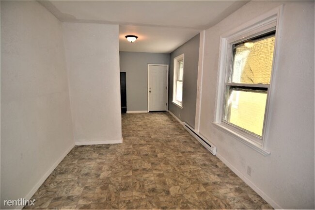 Building Photo - 4 br, 1 bath House - 322 Hanover Ave