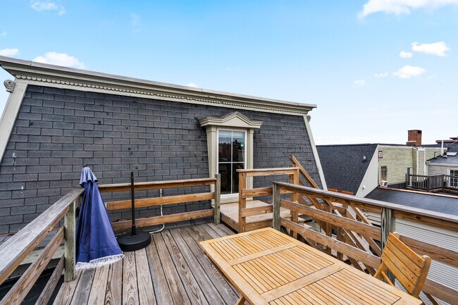 Building Photo - 34 Pine St