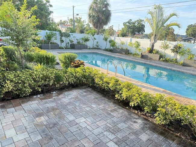 Building Photo - 440 50th Ave N