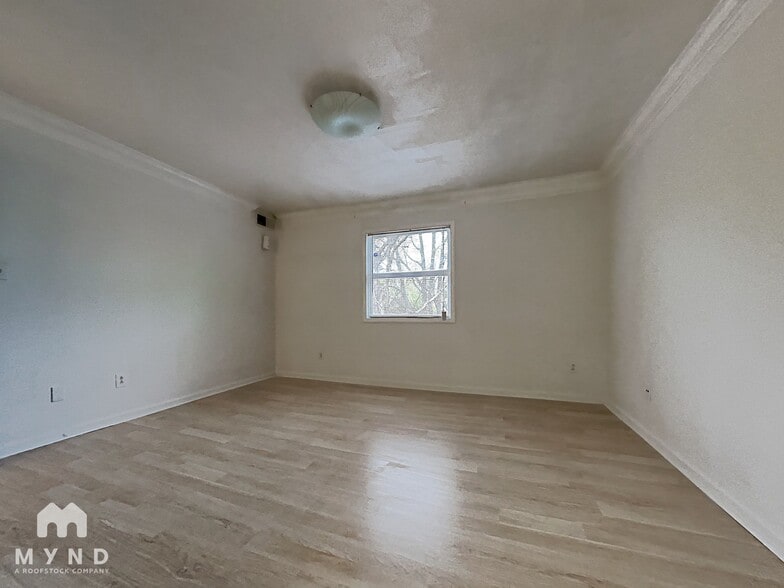 Building Photo - 7992 Shady Oak Trail