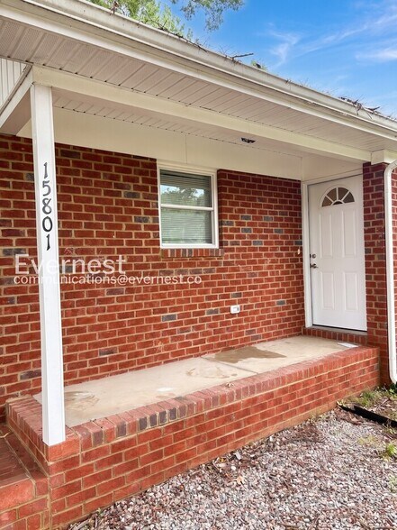 Building Photo - 15815 Meridian Ave