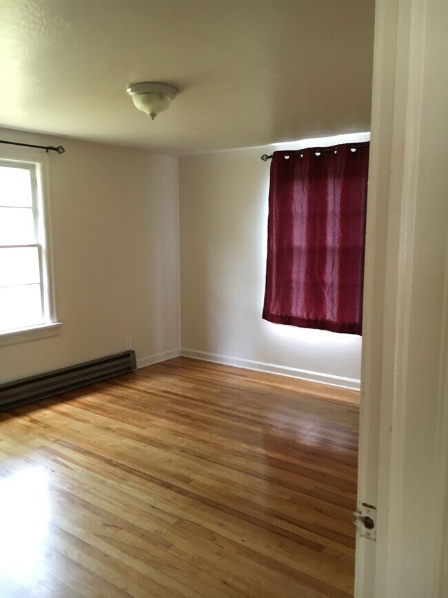 Bedroom 3 - 2080 Hilyard St