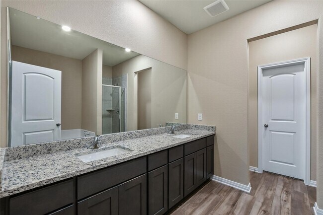 Building Photo - 290 Moonstone Way