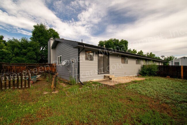 Building Photo - 704 Ponderosa Dr