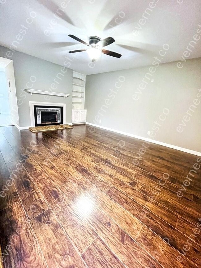 Building Photo - 719 Fox Ridge Dr