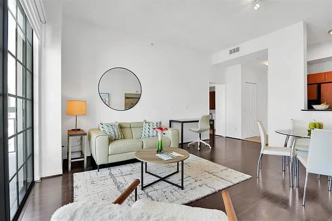 Building Photo - "Chic 1-Bedroom Gem in Prime Boca Raton Location – Ready to Impress!"