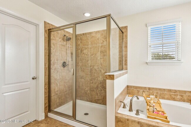 Building Photo - 11470 Glenlaurel Oaks Cir