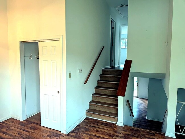 Building Photo - 386 Dover Dr