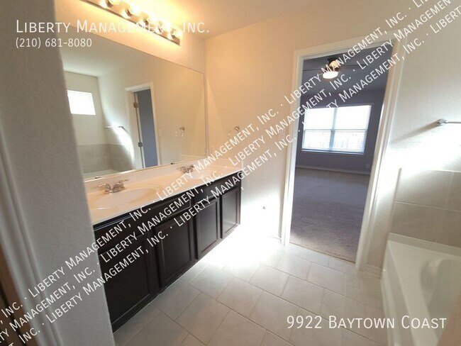 Building Photo - Charming One- Story Home On a GREENBELT LO...