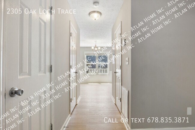 Building Photo - 2305 Oak Loch Trace