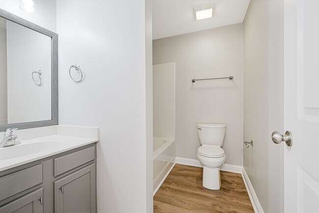 Building Photo - Newly Renovated 3-Bedroom Home with Modern...
