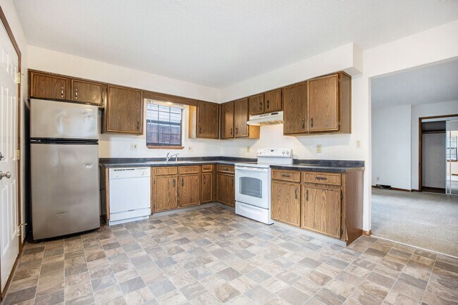 Building Photo - 2829 Tepee Ave