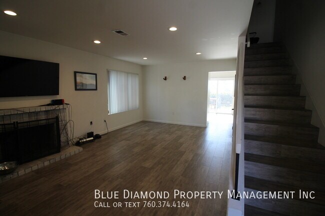 Building Photo - 1582 Lake Dr