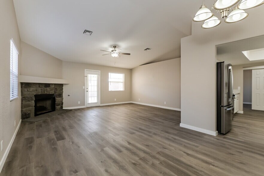 Building Photo - 4901 Metpark Dr