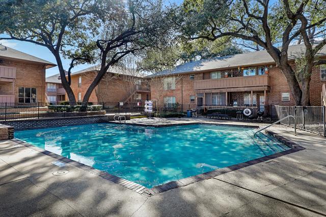 Building Photo - 10580 High Hollows Dr
