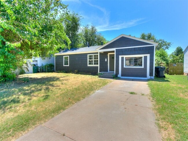 Building Photo - 3220 NE 14th Pl