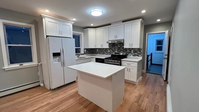 Building Photo - 47 Hunt St