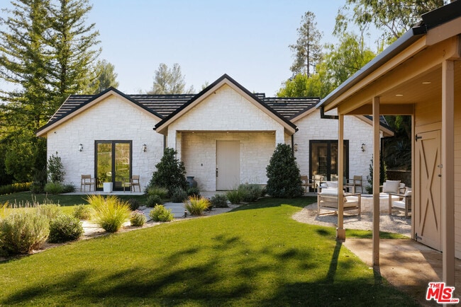 Building Photo - 5287 Round Meadow Rd