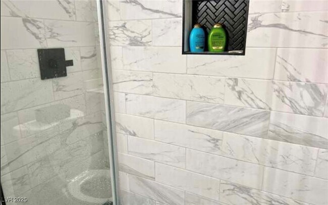 Building Photo - 2608 Desert Sands Dr