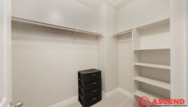 Building Photo - Newly built home located in Shafter!