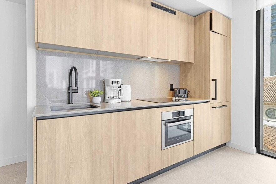 Building Photo - 501 NE 1st Ave