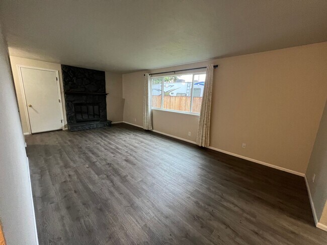 Building Photo - 6884 G St