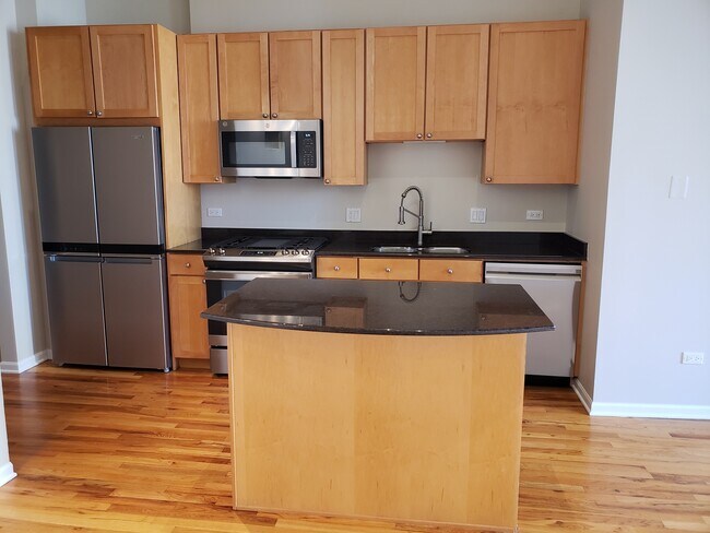 Building Photo - 758 N Larrabee St