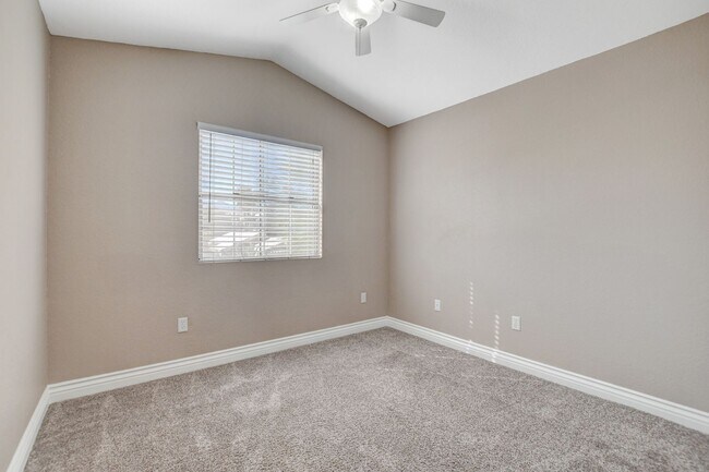 Building Photo - Spacious 4-Bedroom Home in Prime Location!