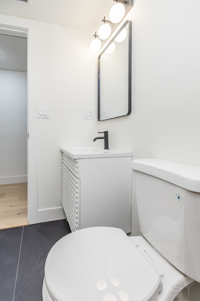 Building Photo - 1830 S Peoria St