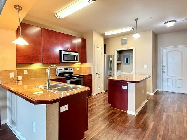 Building Photo - 2505 San Gabriel St