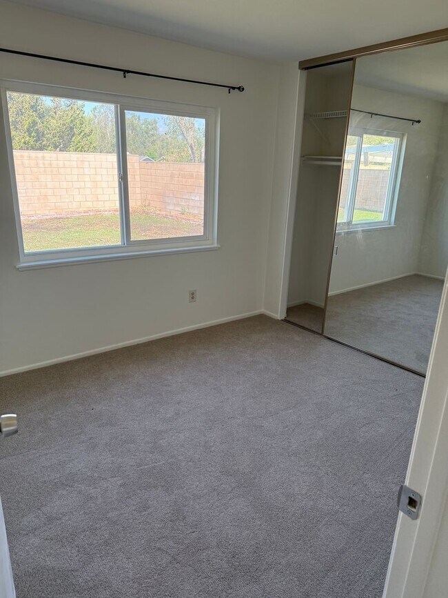 Building Photo - 3724 Valle Vista Dr