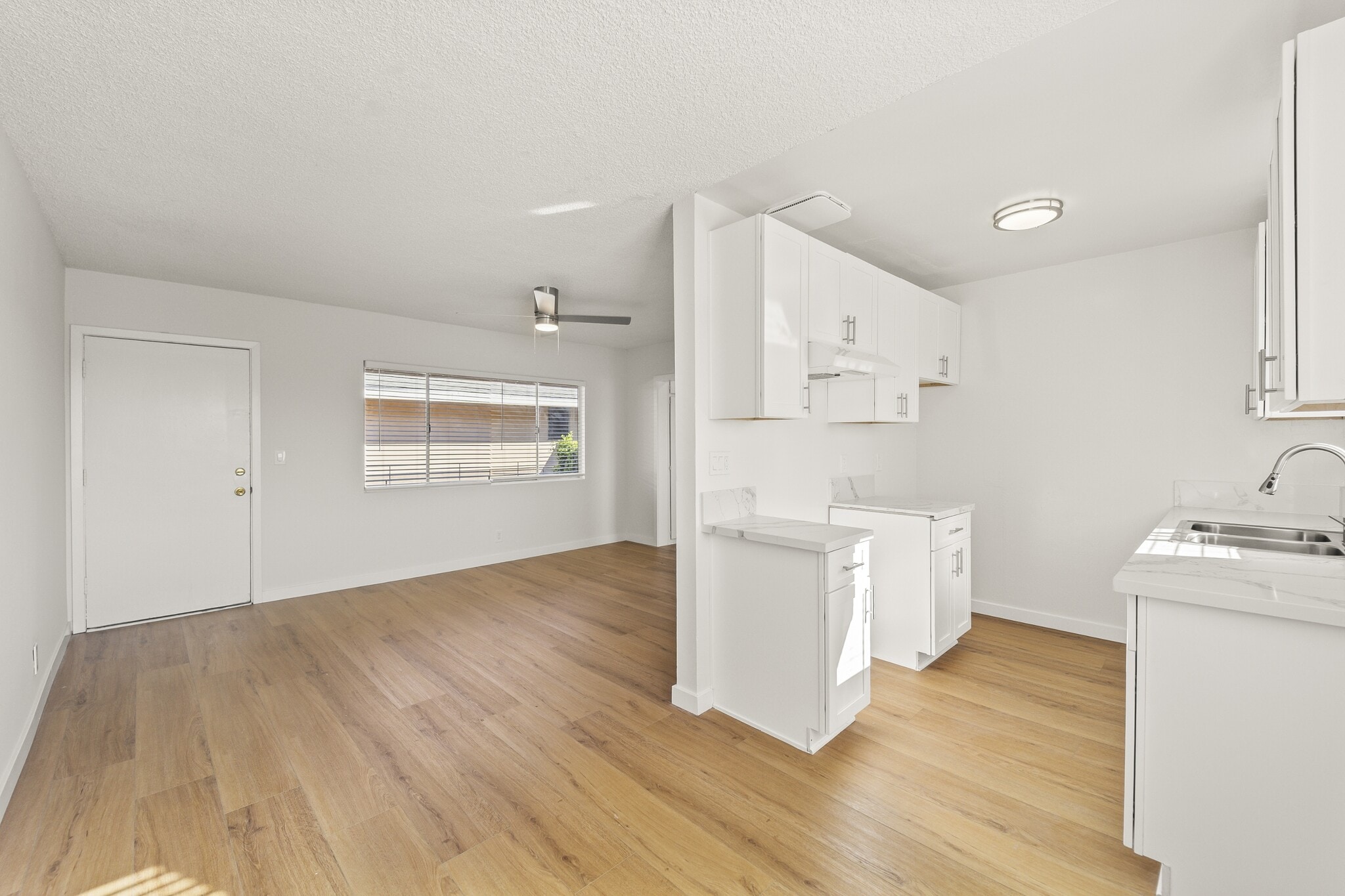 Building Photo - 940 W Gage Ave