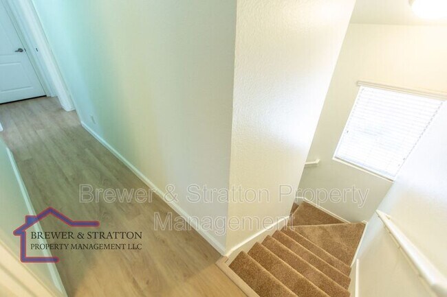Building Photo - 303 N Miller Rd