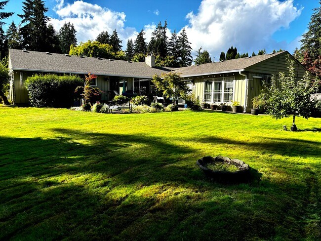 Building Photo - Cozy & Private Fircrest Unit with Garden Space