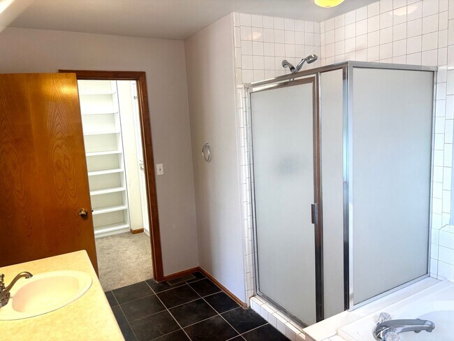 Building Photo - For Rent in Excellent Neighborhood! 80130