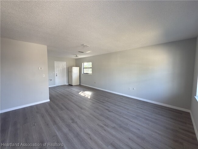 Building Photo - 451 Las Palmas Cir