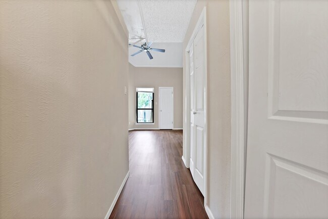 Building Photo - 2428 Forest Brook Ln